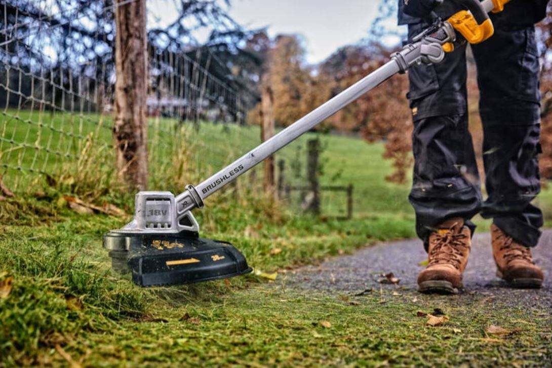 DeWalt DCMST561N detalj glave trimera